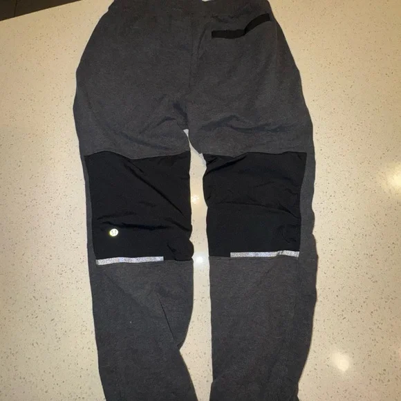 Lululemon Men Small Grey/Black Joggers tailored
